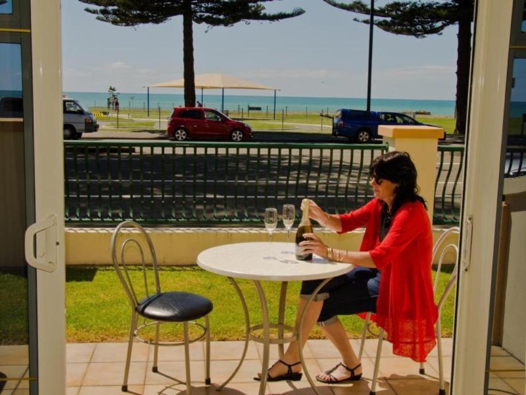 Beachfront Motel Napier Buitenkant foto